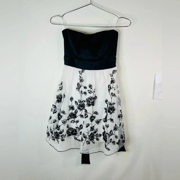 Janice Dresses & Skirts - Janice White with Black Floral Sleeveless Mini Asymmetrical Ruffled Dress Small